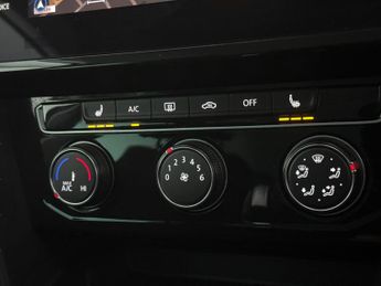 Volkswagen Passat 1.5 TSI EVO SEL DSG (150 ps) - PADDLE SHIFT - PARK SENSORS - AIR
