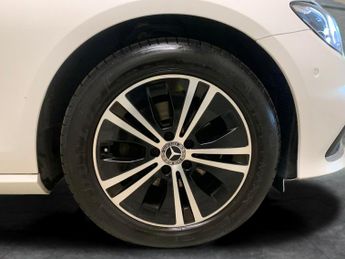Mercedes-Benz E Class 2.0 E220dh MHEV Sport G-Tronic+ (220 ps) - FRONT AND REAR PARKIN