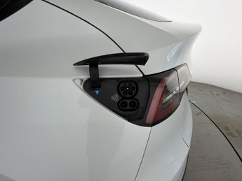 Tesla Model Y SUV RWD (346 ps) - HEATED STEERING - WIFI - BLIND SPOT ASSIST