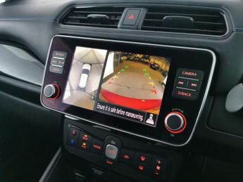 Nissan Leaf 39kWh Tekna (150 ps) - REVERSE CAM - NAV - HEATED SEATS