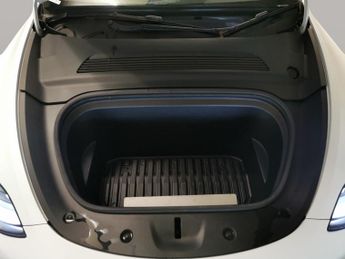 Tesla Model Y SUV RWD (346 ps) - HEATED STEERING - WIFI - BLIND SPOT ASSIST
