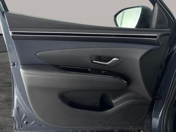 Hyundai Tucson 1.6 T-GDi 13.8kWh Premium Plug-in 4WD (265 ps) - LED - REVERSE C