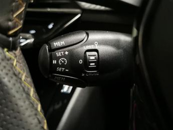 Peugeot E-2008 50kWh GT (7kW Charger) (136 ps) - LED - REVERSE CAM - NAV