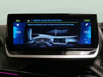 Peugeot E-2008 50kWh GT (7kW Charger) (136 ps) - LED - REVERSE CAM - NAV