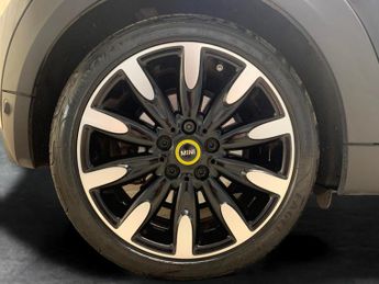 Mini Electric Hatch Cooper SE 32.6kWh Level 3 (184 ps) - HEATED SEATS - INTERIOR LIG