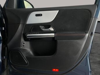 Mercedes-Benz EQA EQA 250 66.5kWh AMG Line (190 ps) - NAV - MIRROR PACKAGE
