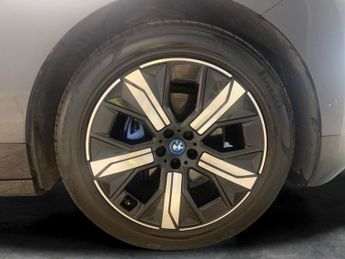BMW iX 40 76.6kWh M Sport xDrive (326 ps) - HK AUDIO - DRIVING ASSISTAN
