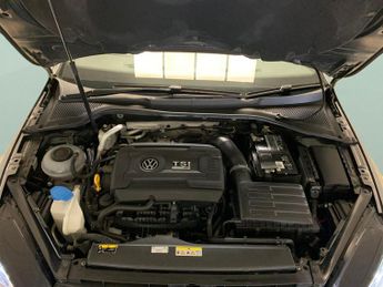 Volkswagen Golf 2.0 TSI R DSG 4Motion (300 ps) - REVERSE CAM - HEATED SEATS