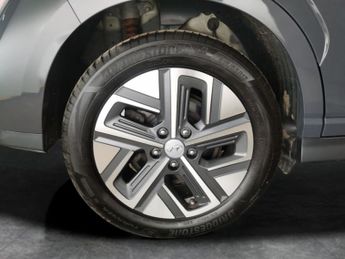 Hyundai Kona 39kWh SE Connect (10.5kW Charger) (136 ps) - LED - REVERSE CAM -