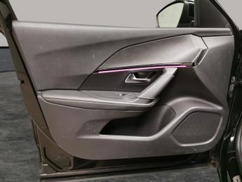Peugeot E-2008 50kWh GT (7kW Charger) (136 ps) - LED - REVERSE CAM - NAV