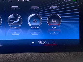BMW iX 40 76.6kWh M Sport xDrive (326 ps) - HK AUDIO - DRIVING ASSISTAN
