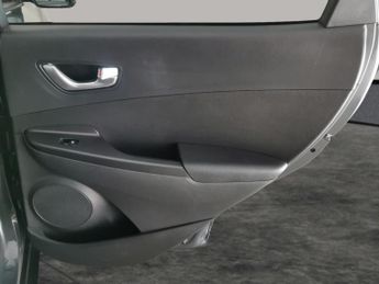 Hyundai Kona 39kWh SE Connect (10.5kW Charger) (136 ps) - LED - REVERSE CAM -