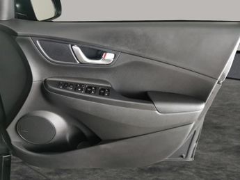 Hyundai Kona 39kWh SE Connect (10.5kW Charger) (136 ps) - LED - REVERSE CAM -