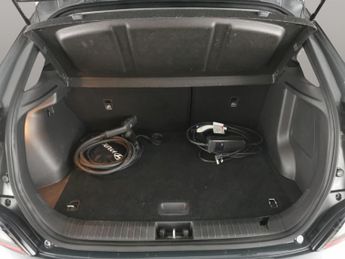 Hyundai Kona 39kWh SE Connect (10.5kW Charger) (136 ps) - LED - REVERSE CAM -