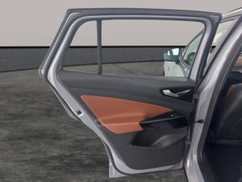 Volkswagen ID.4 Pure 52kWh Life (148 ps) - REVERSE CAM - HEATED SEATS - NAV