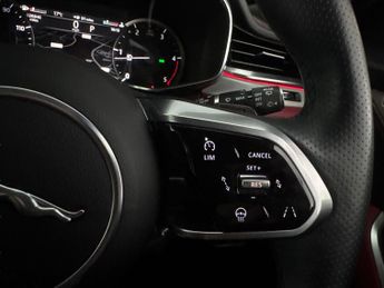 Jaguar F-PACE 2.0 D200 MHEV R-Dynamic SE AWD (204 ps) - MERIDIAN AUDIO - REVER