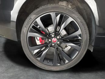 Jaguar F-PACE 2.0 D200 MHEV R-Dynamic SE AWD (204 ps) - MERIDIAN AUDIO - REVER