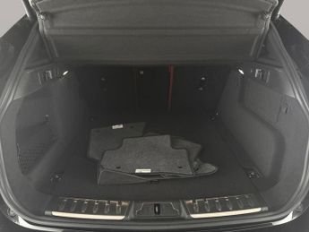 Jaguar F-PACE 2.0 D200 MHEV R-Dynamic SE AWD (204 ps) - MERIDIAN AUDIO - REVER
