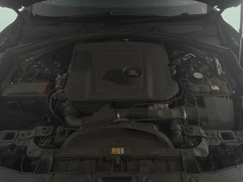 Jaguar F-PACE 2.0 D200 MHEV R-Dynamic SE AWD (204 ps) - MERIDIAN AUDIO - REVER