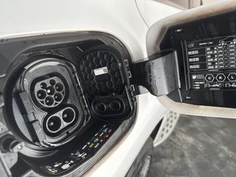 Mercedes-Benz EQC EQC 400 80kWh AMG Line (Premium Plus) 4MATIC (408 ps) - LED - NA