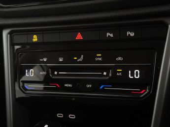 Volkswagen T-Roc 1.5 TSI Match DSG (150 ps) - ASSISTANCE PACK - PARK SENSORS - PA