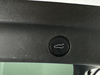 Tesla Model Y SUV RWD (346 ps) - REVERSE CAM - NAV - LEATHER