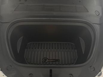 Tesla Model Y SUV RWD (346 ps) - HEATED STEERING - WIFI - BLIND SPOT ASSIST