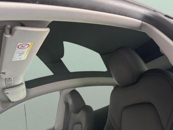 Tesla Model Y SUV RWD (346 ps) - HEATED STEERING - WIFI - BLIND SPOT ASSIST