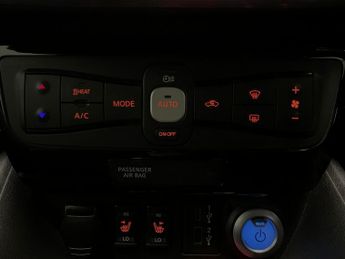 Nissan Leaf 39kWh Tekna (150 ps) - LED - NAV - LANE DEPARTURE