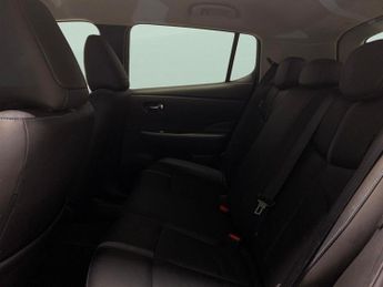 Nissan Leaf 39kWh Tekna (150 ps) - LED - NAV - LANE DEPARTURE