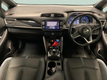 Nissan Leaf 39kWh Tekna (150 ps) - LED - NAV - LANE DEPARTURE