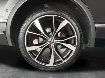 Volkswagen Tiguan Allspace 1.5 TSI R-Line DSG (150 ps) - HEATED STEERING - ASSISTANCE PACK