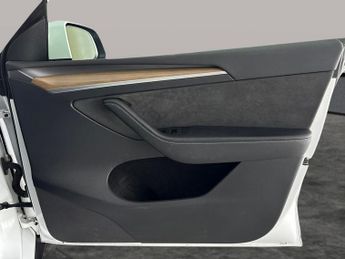 Tesla Model Y SUV RWD (346 ps) - REVERSE CAM - NAV - LEATHER