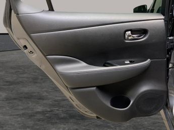 Nissan Leaf 39kWh Tekna (150 ps) - LED - NAV - LANE DEPARTURE