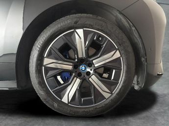 BMW iX 50 111.5kWh M Sport xDrive (11kW Charger) (523 ps) - DRIVING ASS