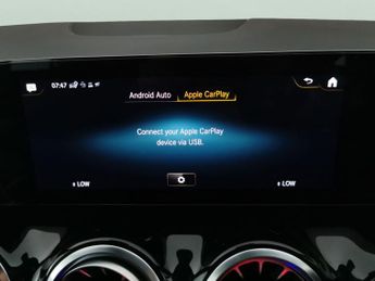 Mercedes-Benz EQA EQA 350 66.5kWh AMG Line (Premium) 4MATIC (292 ps) - CARPLAY - R