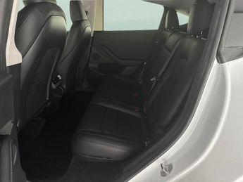 Tesla Model Y SUV RWD (346 ps) - HEATED STEERING - WIFI - BLIND SPOT ASSIST