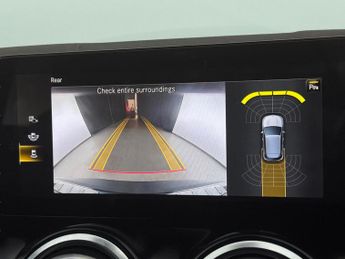 Mercedes-Benz EQA EQA 300 66.5kWh AMG Line 4MATIC (228 ps) - ADAPTIVE LIGHTS - HEA