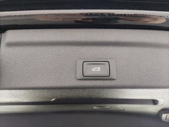 Audi Q3 1.4 TFSIe 45 S line Sportback Plug-in S Tronic 13kWh (245 ps) - 