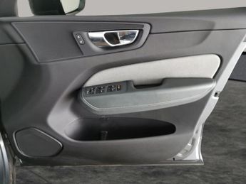 Volvo XC60 2.0 B5 MHEV R-Design AWD (250 ps) - LED - HEATED SEATS - LANE DE