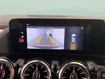 Mercedes-Benz EQA EQA 250 66.5kWh AMG Line (190 ps) - COMFORT PACK - PADDLE SHIFT