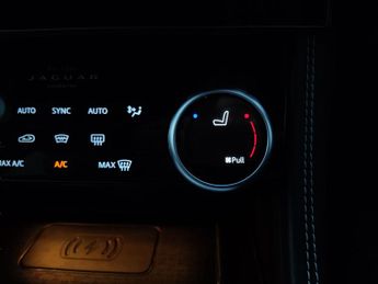 Jaguar F-PACE 2.0 D200 MHEV R-Dynamic S AWD (204 ps) - LED - REVERSE CAM - NAV