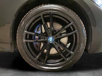 BMW 3 Series 2.0 330e 12kWh M Sport Touring Plug-in xDrive (292 ps) - INTERIO