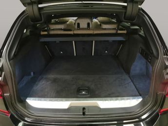 BMW 3 Series 2.0 330e 12kWh M Sport Touring Plug-in xDrive (292 ps) - INTERIO