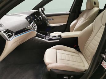 BMW 3 Series 2.0 330e 12kWh M Sport Touring Plug-in xDrive (292 ps) - INTERIO