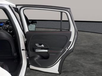 Mercedes-Benz EQA EQA 250 66.5kWh AMG Line (190 ps) - COMFORT PACK - PADDLE SHIFT
