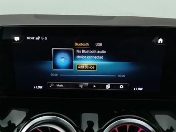 Mercedes-Benz EQA EQA 350 66.5kWh AMG Line (Premium) 4MATIC (292 ps) - CARPLAY - R