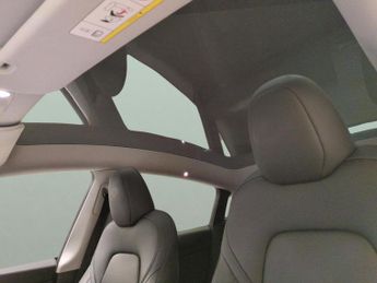 Tesla Model Y SUV RWD (346 ps) - HEATED LEATHER - HEATED STEERING - WIFI