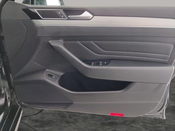 Volkswagen Passat 2.0 TDI EVO R-Line DSG (150 ps) - LED - HEATED LEATHER - COMFORT