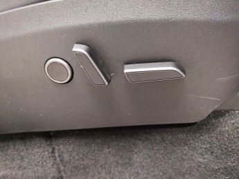 Tesla Model Y SUV RWD (346 ps) - HEATED LEATHER - HEATED STEERING - WIFI